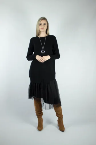 Czarna sukienka sweterkowa z tiulem