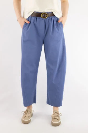 Spodnie bawełniane balloon z paskiem niebieskie