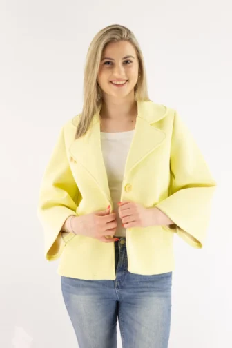 Krótki płaszczyk z szerokim rękawem żółty