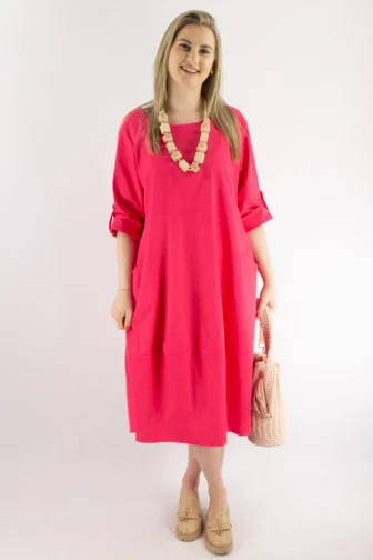 Oversizowa sukienka midi z kieszeniami fuksja